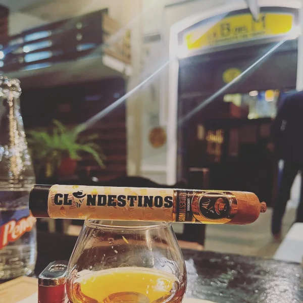 Clandestinos™ is a tribute to the most traditional way of manufacturing cigars: “Custom Rolls.”
