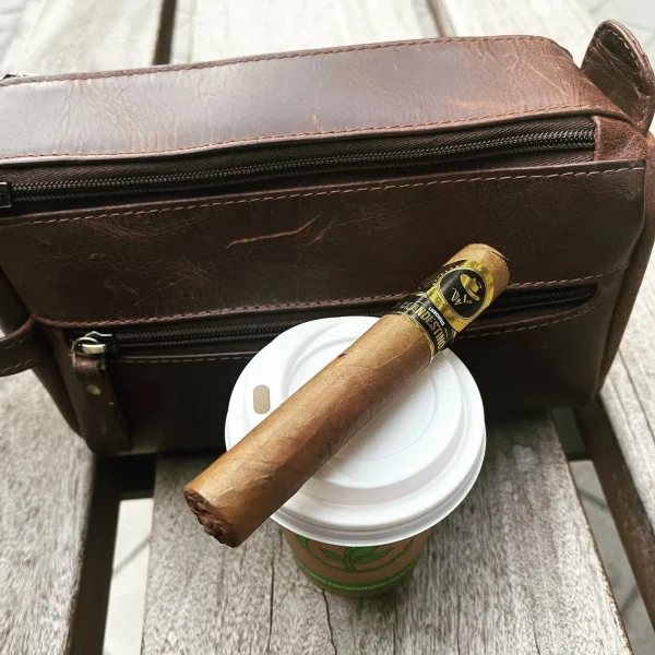 Clandestinos™ is a tribute to the most traditional way of manufacturing cigars: “Custom Rolls.”