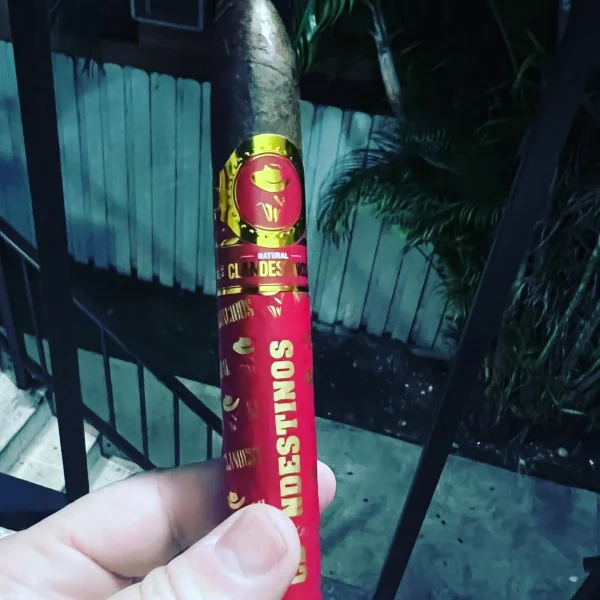 Clandestinos™ is a tribute to the most traditional way of manufacturing cigars: “Custom Rolls.”